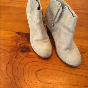 Old Navy Gray Ankle Booties with Western-Inspired Design